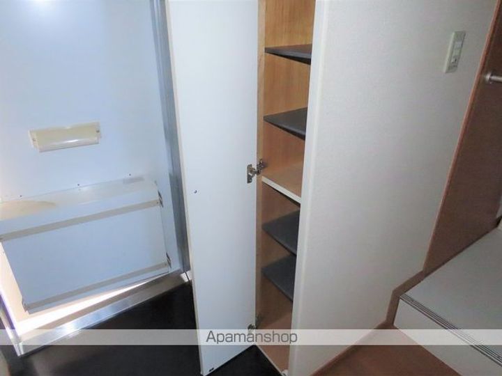 レオパレスオアシスイン上松202の玄関