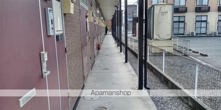 レオパレストーイの玄関