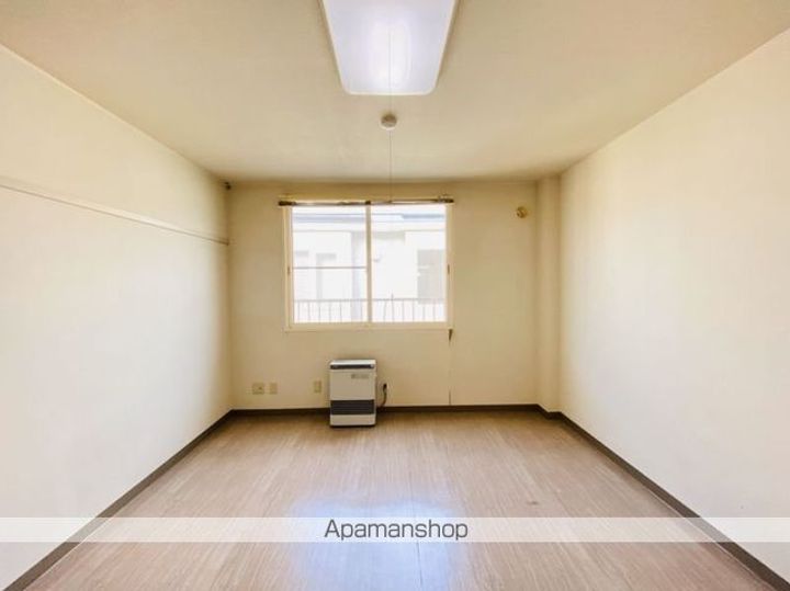 コーポラス上野202の居間