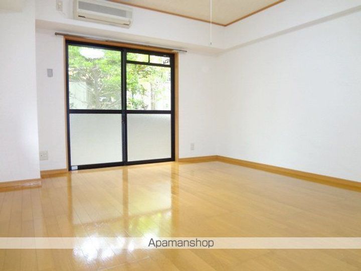 グリーン花水木101の居間