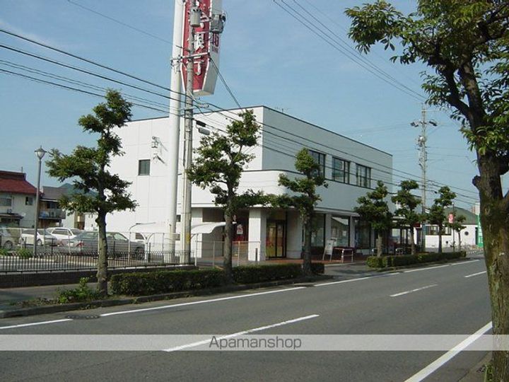 CLOVERの周辺