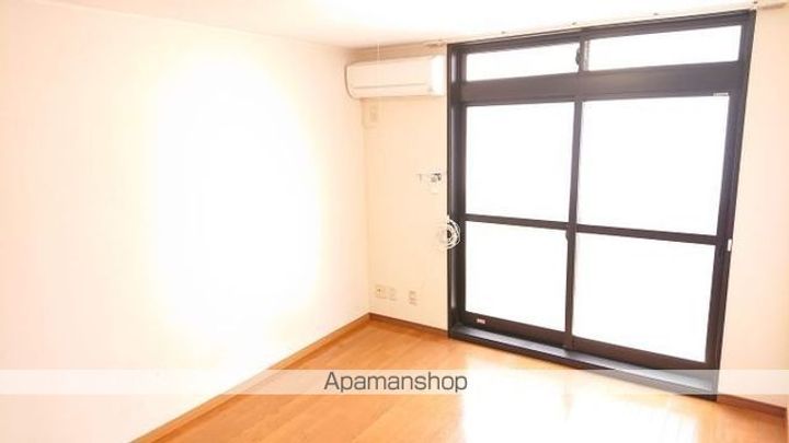 レオパレスエクレールの居間