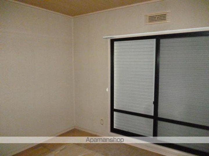 エーライン泉A・B201号室の居間