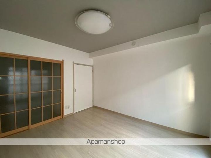 香川県高松市太田上町の賃貸マンションの内装