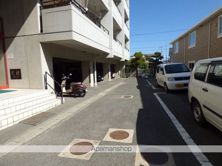 平和ビル新館の外観