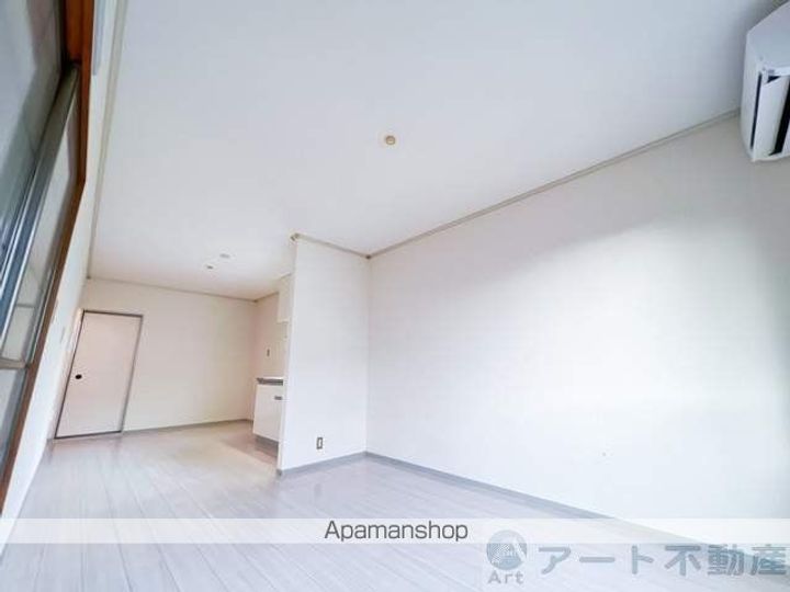 ルミエール22 C棟の居間