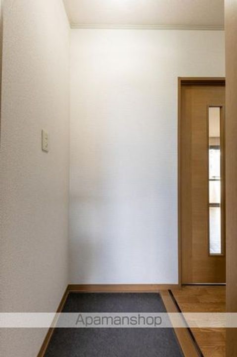 レイクメーゾン103の玄関
