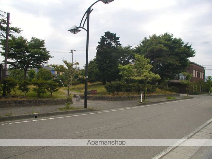 イーストタウン B棟102の周辺