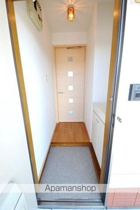メゾンパーク前田の玄関