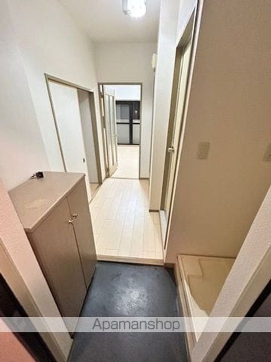 クレスト草津1202の玄関