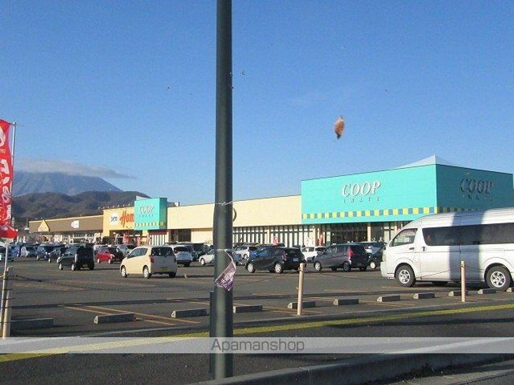 サンシティーヤーニングの周辺