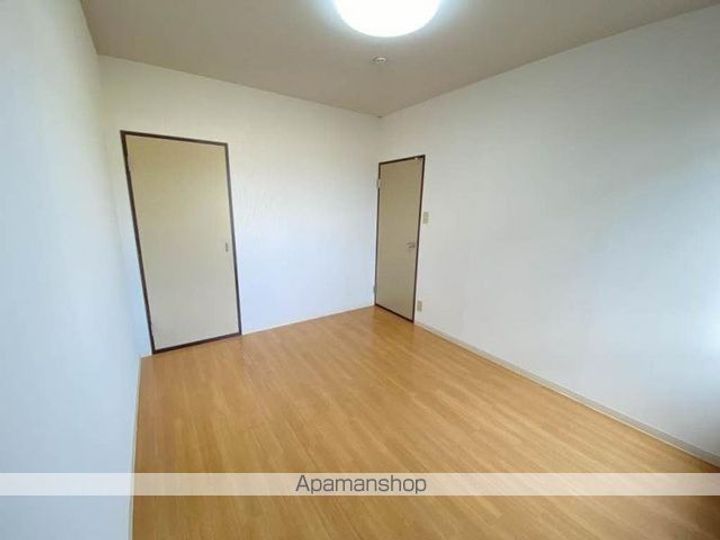 フレグランス春日 A・B棟B101の居間