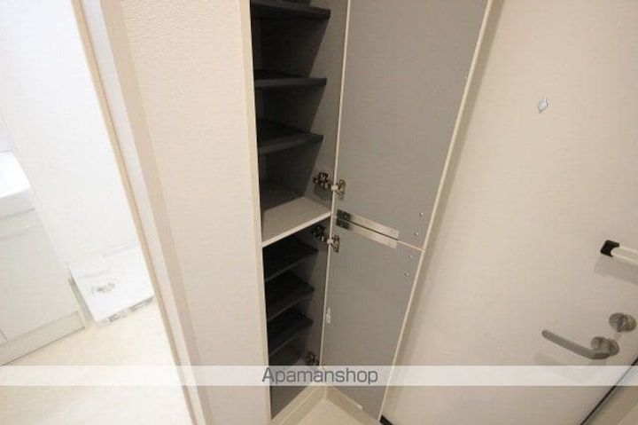 CB香椎フィオーレ102号室の玄関