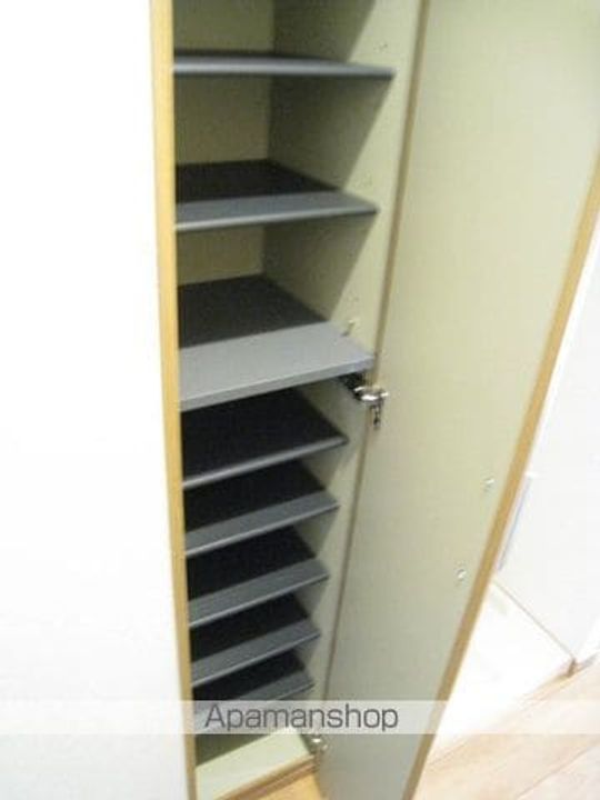 東京都杉並区高円寺南2丁目の賃貸マンションの玄関