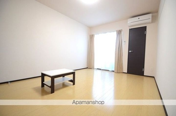 レオネクストクローバーガーデンの居間