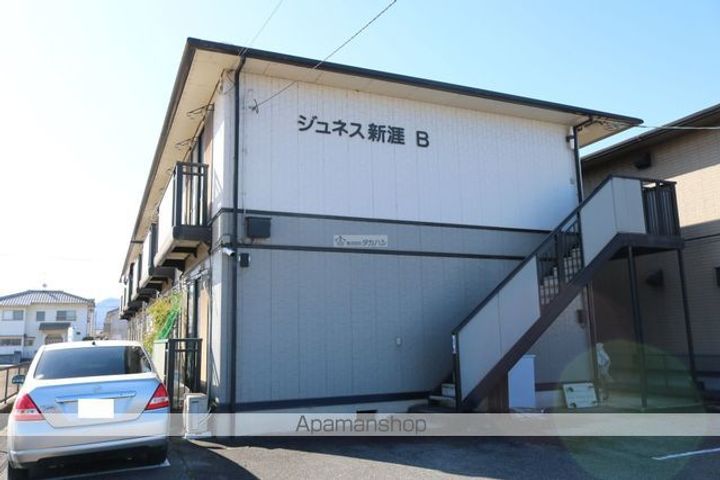 ジュネス新涯の外観