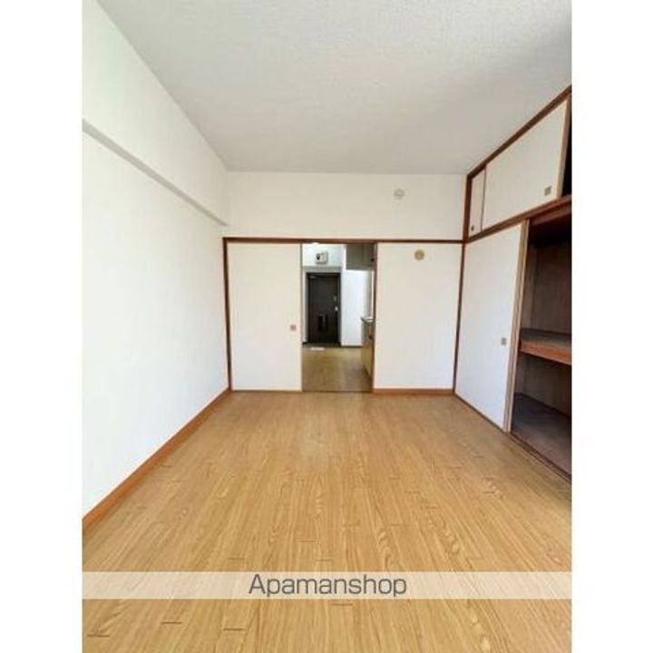 西日置マンションの居間