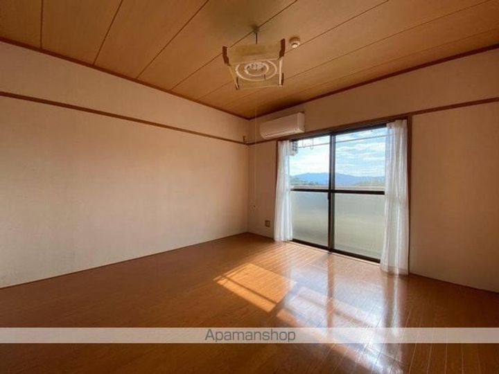 香川県木田郡三木町大字池戸の賃貸マンションの居間