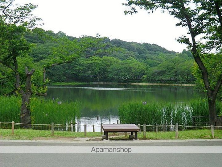 パティオ駒岡本館の周辺