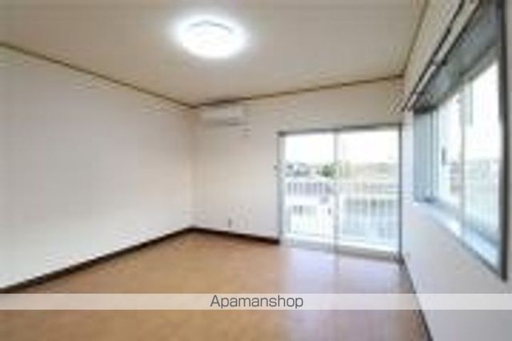 中央エステートの居間