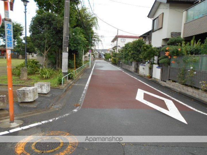 東京都福生市加美平2丁目の賃貸アパートの周辺