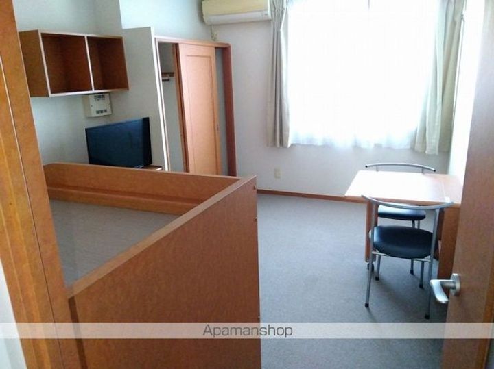 レオパレス川之江中央の居間