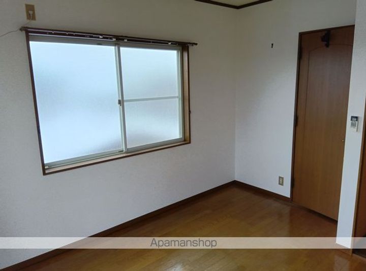 シティハイツ川沼201の居間