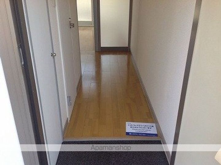 レオパレスフラワーの玄関