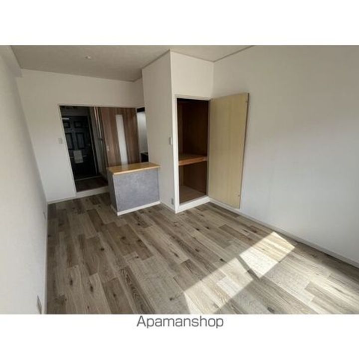 ナビオ杁中4Cの内装