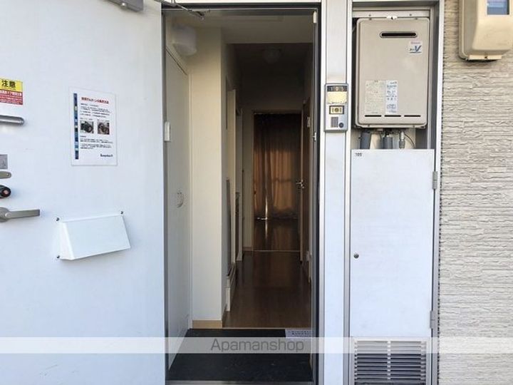 レオパレスYUYAKESO103の玄関