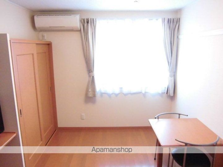 レオパレスリトルシャイン富田101の居間