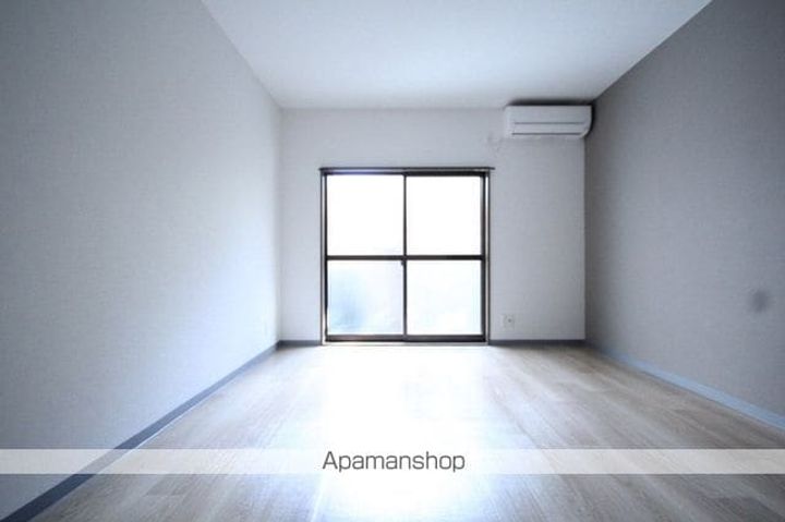 延明ハイツの居間