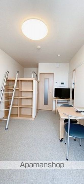 レオパレスハッピーブリッジの居間