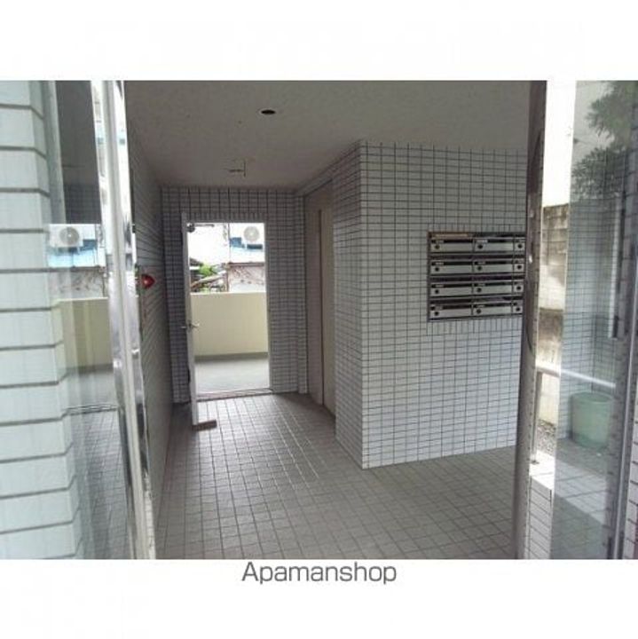 東京都渋谷区本町1丁目の賃貸マンションの外観