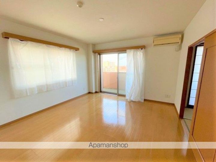 シャトーアトラス601の居間