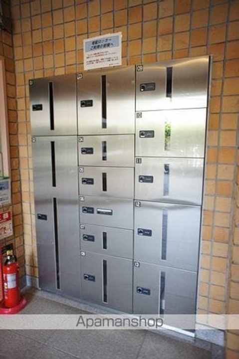 東京都世田谷区羽根木1丁目の賃貸マンションの外観