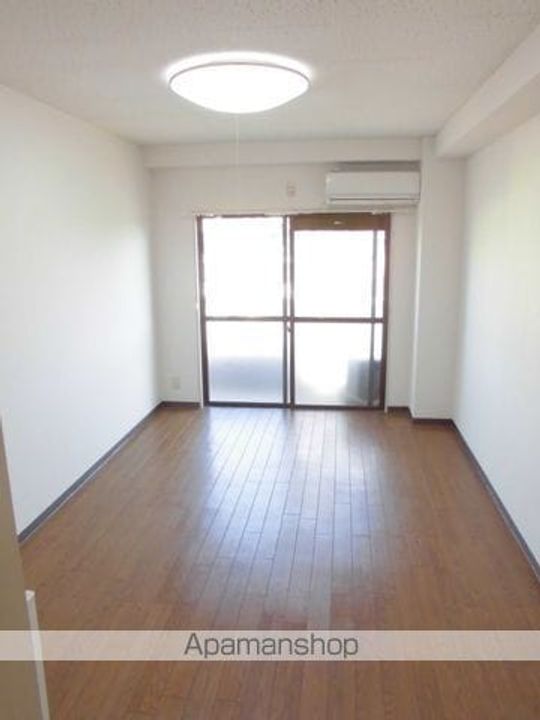 グレース昌栄の居間