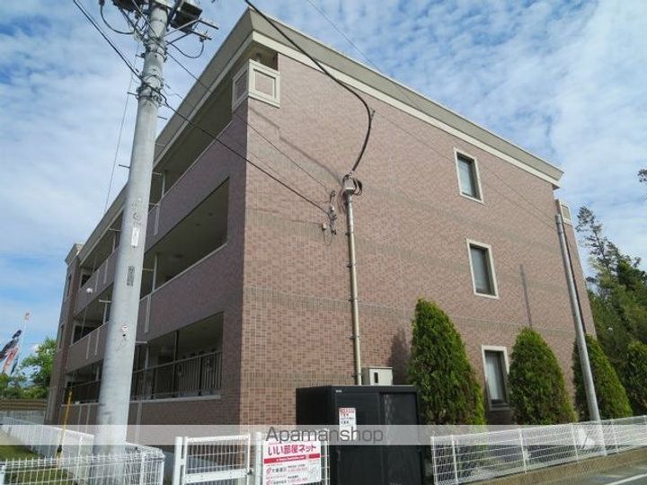 山梨県中央市下河東の賃貸マンションの外観