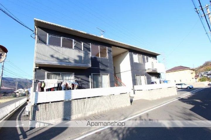 香川県高松市国分寺町新居の賃貸アパートの外観