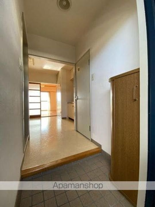 香川県木田郡三木町大字池戸の賃貸マンションの玄関