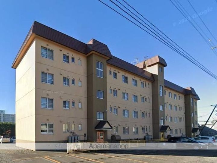 マンション鹿内の外観