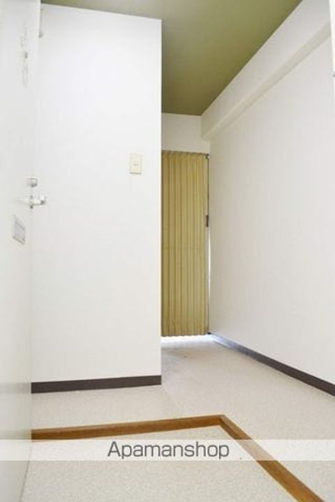 パレスコート201の玄関