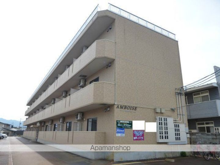 山形県米沢市下花沢3丁目の賃貸マンションの外観