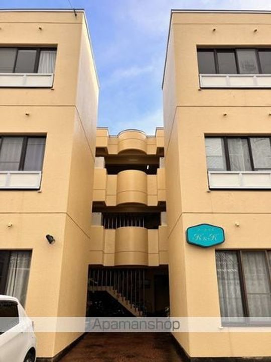 コーポラスK&K301の外観