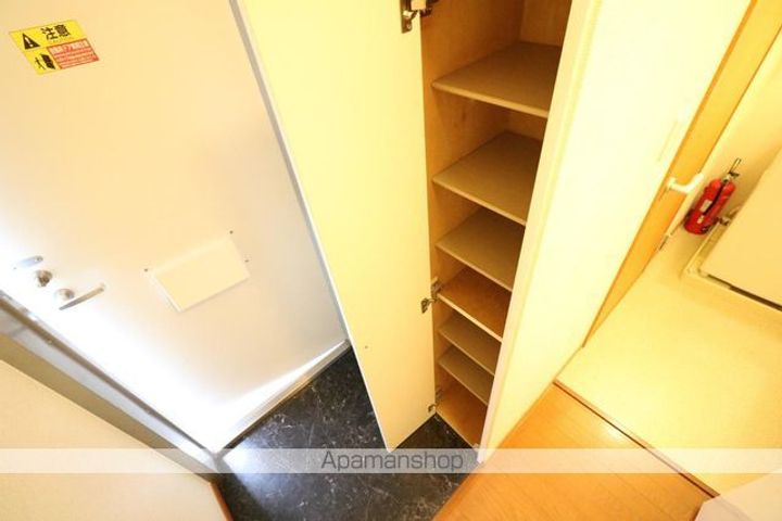 レオパレスアドミラブールⅡの玄関