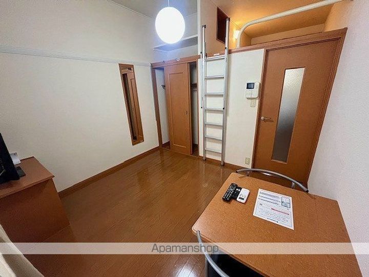 レオパレス東町202の居間