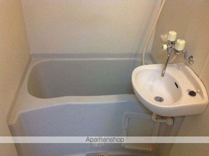 レオパレスロタシオン106の風呂