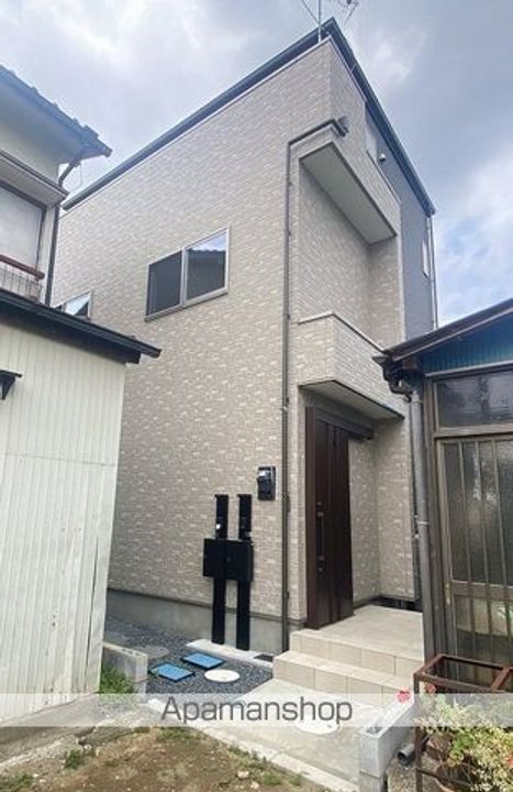 埼玉県三郷市幸房の賃貸アパートの外観