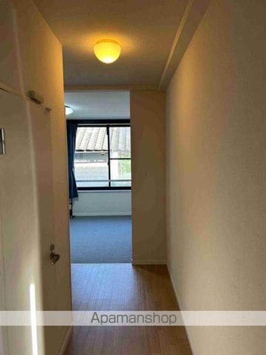 レオパレス2000の玄関