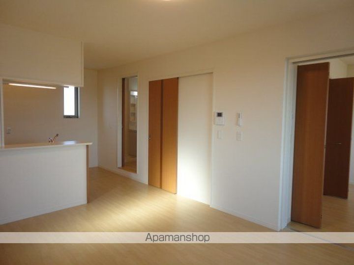 岐阜県岐阜市則武中4丁目の賃貸アパートの居間